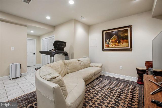 1309 MCLEAN CREST CT, Mclean, VA 22101