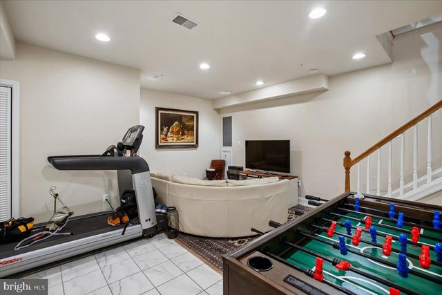 1309 MCLEAN CREST CT, Mclean, VA 22101
