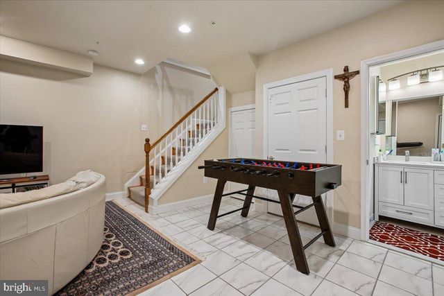1309 MCLEAN CREST CT, Mclean, VA 22101