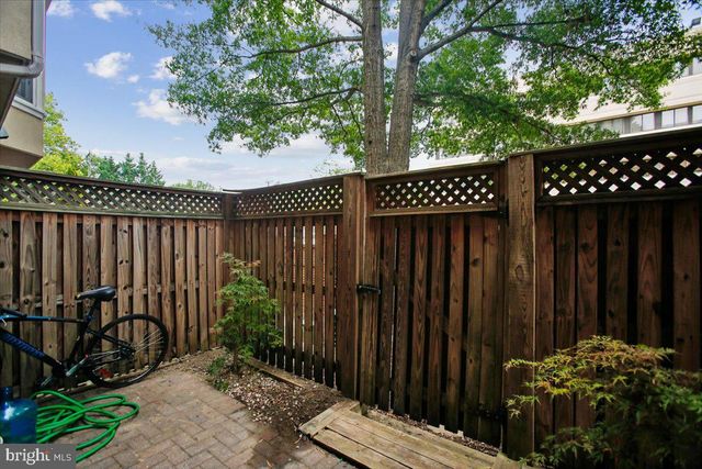 1309 MCLEAN CREST CT, Mclean, VA 22101