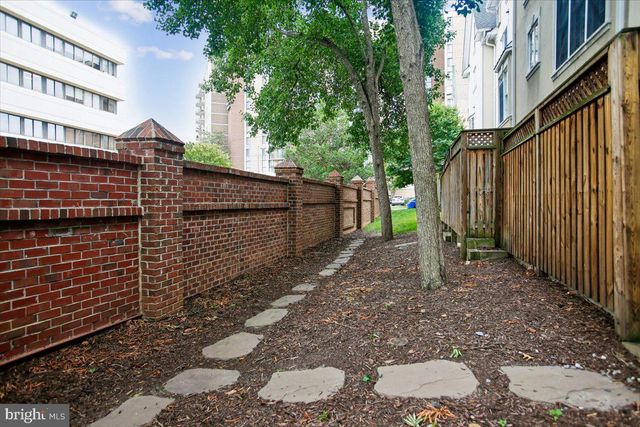 1309 MCLEAN CREST CT, Mclean, VA 22101