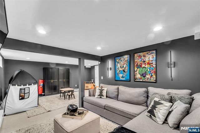 231 Birchwood Road, Old Tappan, NJ 07675