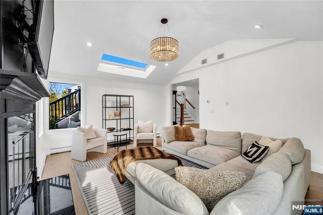 231 Birchwood Road, Old Tappan, NJ 07675