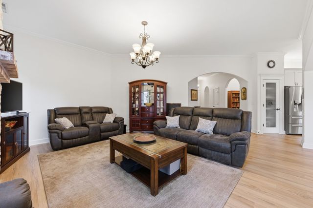 5095 N Remington, Bel Aire, KS 67226