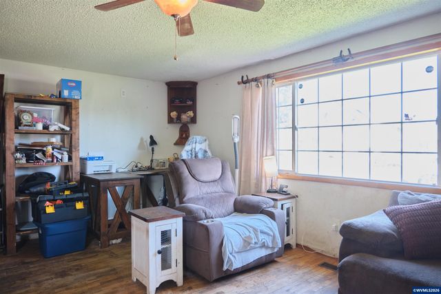 180 W Virginia St, Stayton, OR 97383