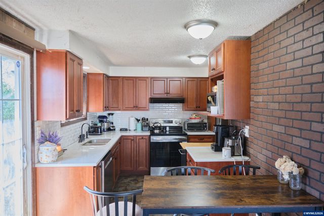 180 W Virginia St, Stayton, OR 97383