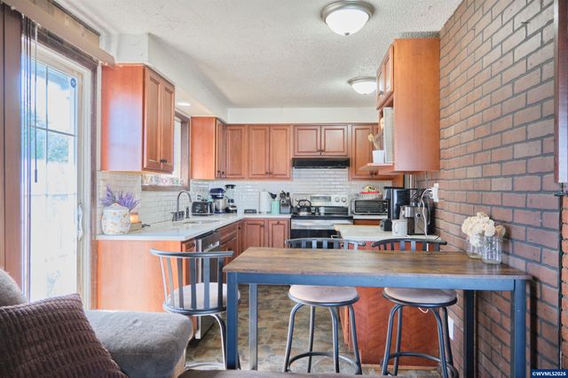 180 W Virginia St, Stayton, OR 97383
