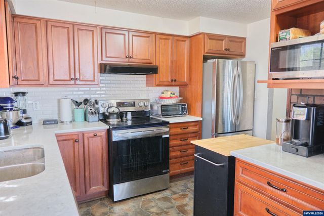 180 W Virginia St, Stayton, OR 97383