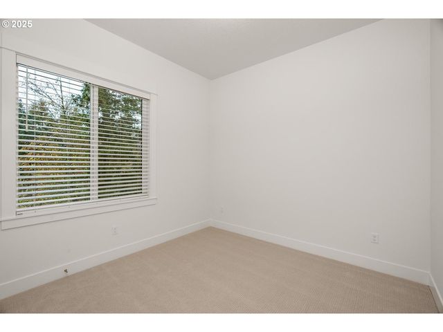 16005 Nw HOLMAN Way, Portland, OR 97229
