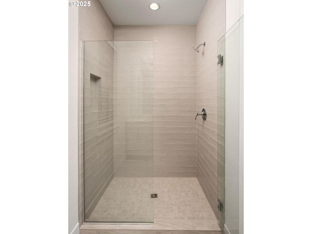 16005 Nw HOLMAN Way, Portland, OR 97229
