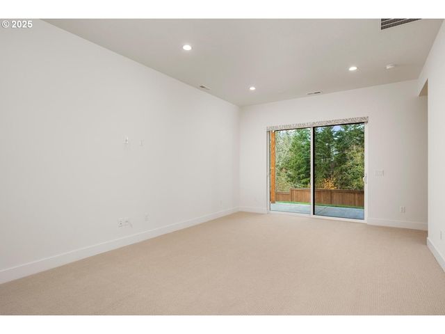 16005 Nw HOLMAN Way, Portland, OR 97229