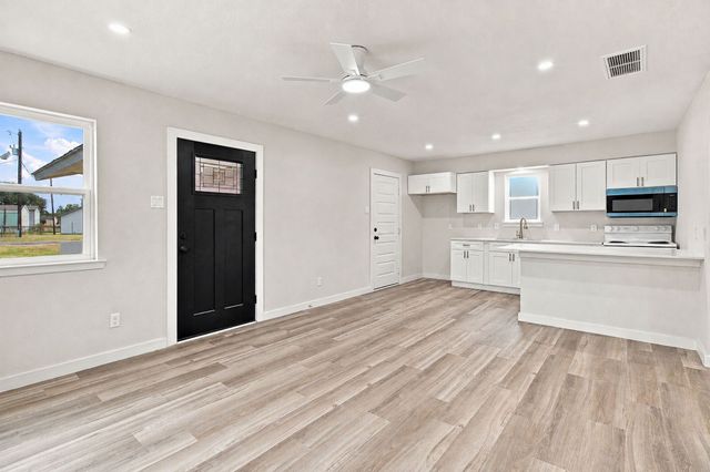 1504 Coral Cut Off, Pelican Bay, TX 76020
