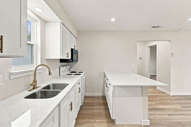 1504 Coral Cut Off, Pelican Bay, TX 76020