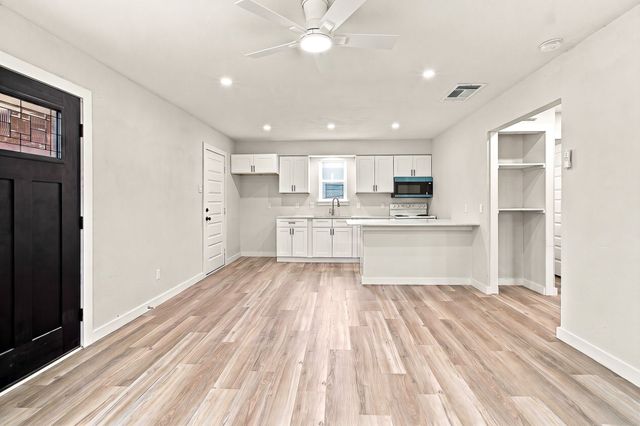 1504 Coral Cut Off, Pelican Bay, TX 76020