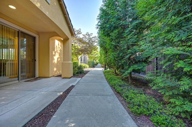 1241 Volonne Dr, Roseville, CA 95747