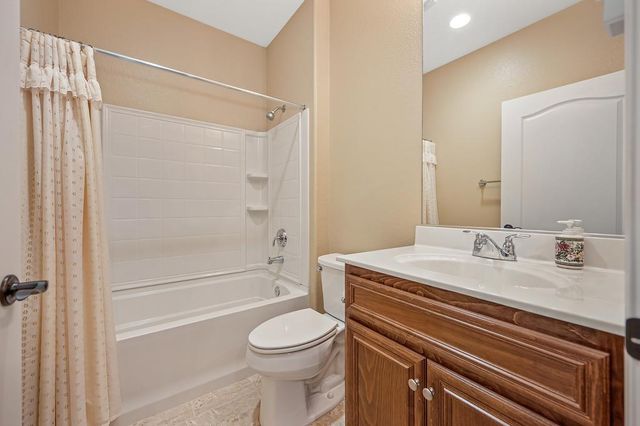1241 Volonne Dr, Roseville, CA 95747