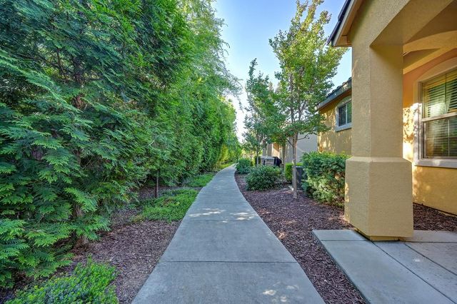 1241 Volonne Dr, Roseville, CA 95747