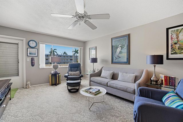 101 Doolen Court 207, North Palm Beach, FL 33408