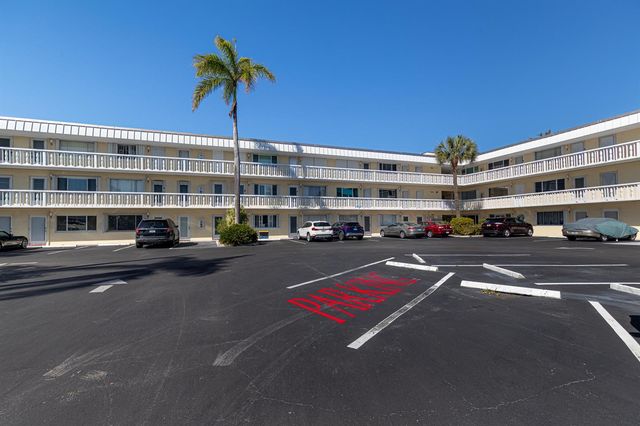 101 Doolen Court 207, North Palm Beach, FL 33408
