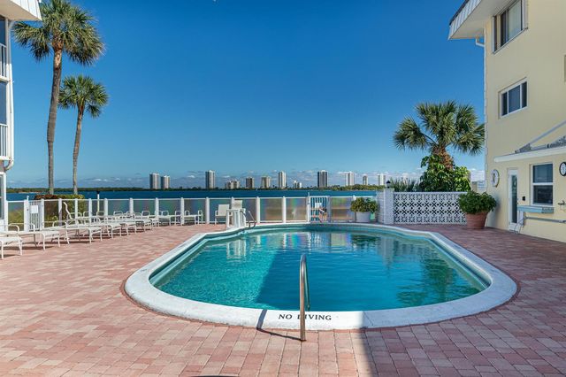 101 Doolen Court 207, North Palm Beach, FL 33408
