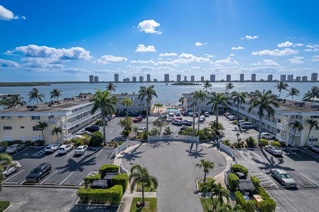 101 Doolen Court 207, North Palm Beach, FL 33408