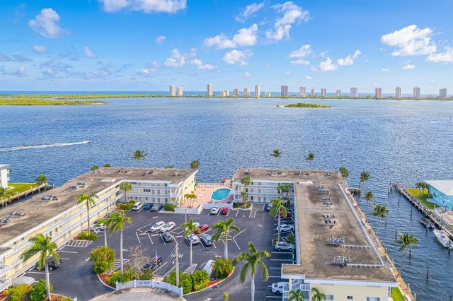 101 Doolen Court 207, North Palm Beach, FL 33408