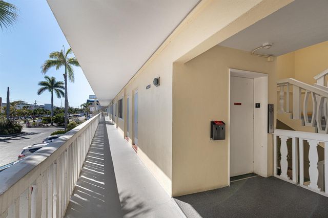 101 Doolen Court 207, North Palm Beach, FL 33408