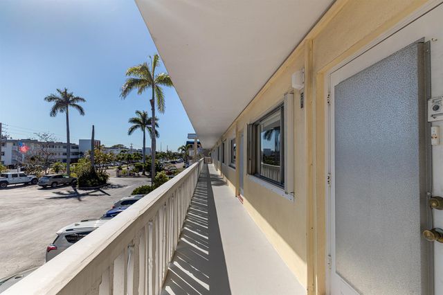 101 Doolen Court 207, North Palm Beach, FL 33408