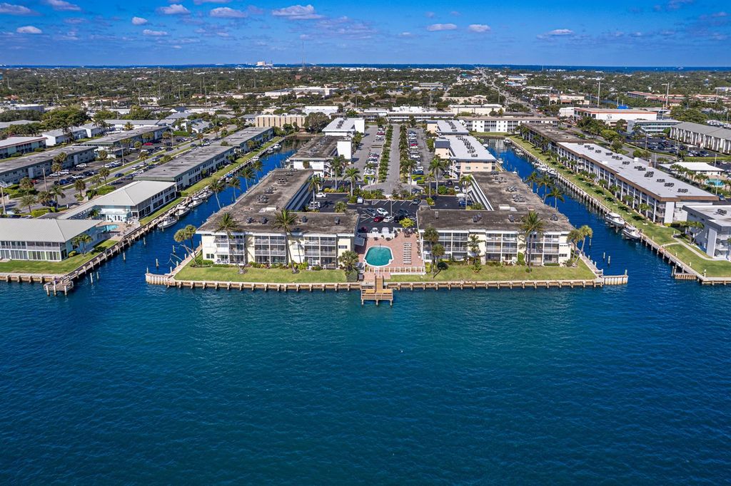 101 Doolen Court 207, North Palm Beach, FL 33408