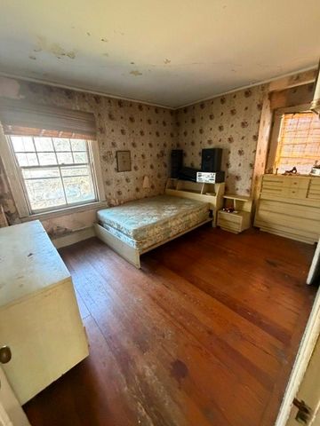 107 Massasoit Avenue, Cranston, RI 02905