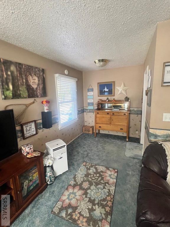 Image 6 of property listing at 285 E Elm Street, Shelley, ID 83274