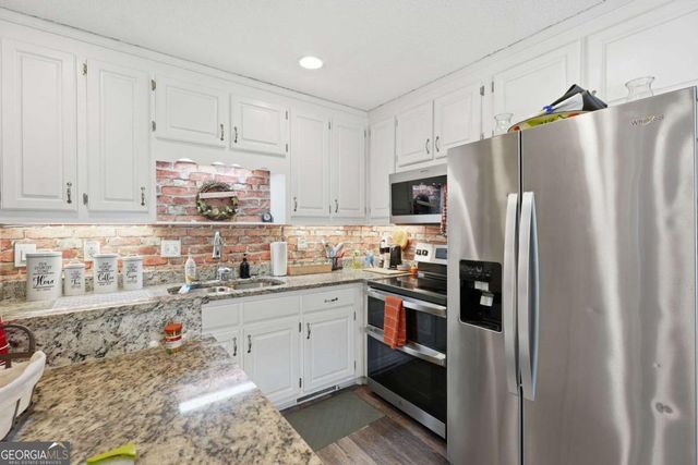 20 Apple Road, Locust Grove, GA 30248