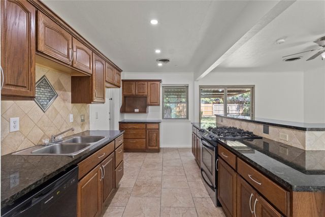 3209 N Calais Street, Sherman, TX 75090