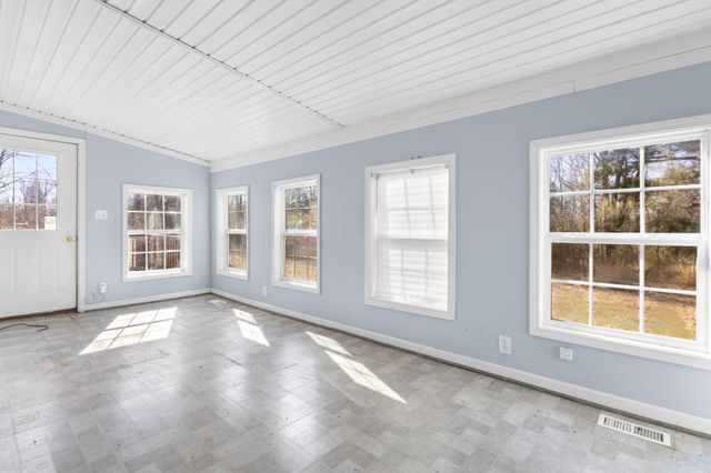 2550 Lylewood Rd, Woodlawn, TN 37191