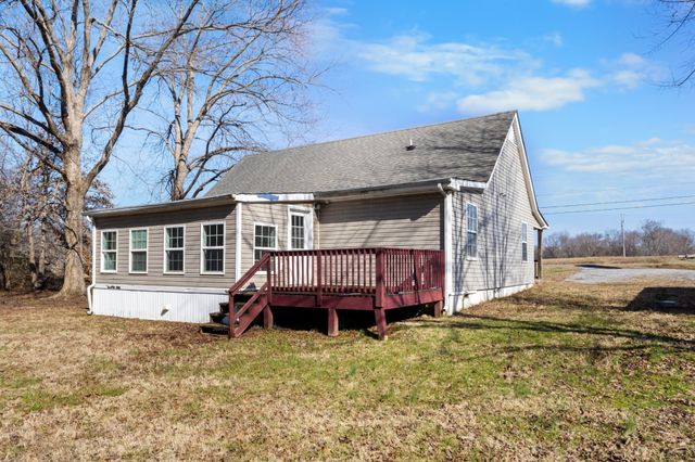2550 Lylewood Rd, Woodlawn, TN 37191