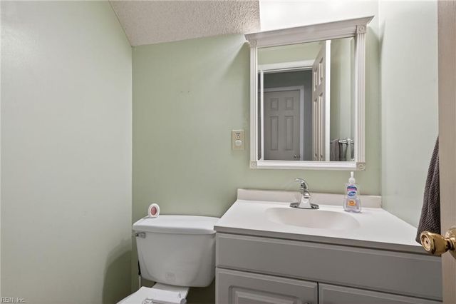 1621 Helmsley CT, Virginia Beach, VA 23464