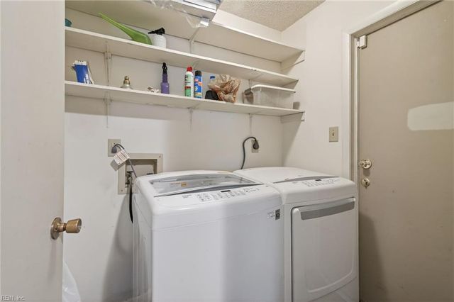 1621 Helmsley CT, Virginia Beach, VA 23464