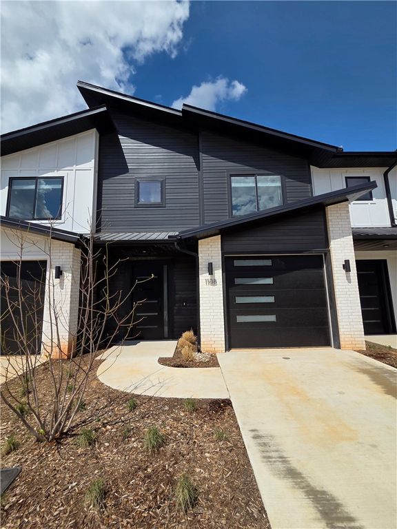 1108 Emilia Avenue, Lowell, AR 72745