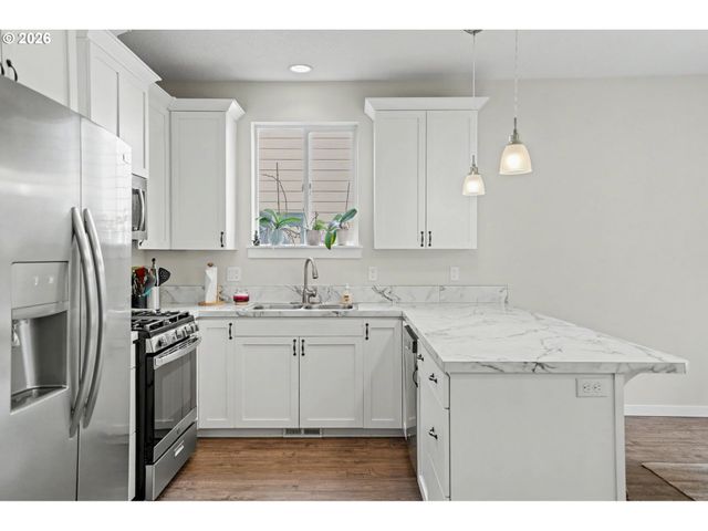 415 Nw 6TH St, Willamina, OR 97396
