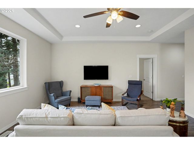 415 Nw 6TH St, Willamina, OR 97396