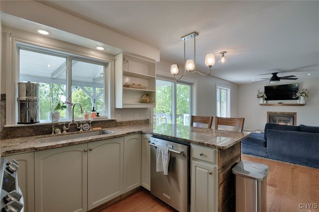 131 Pleasant Valley Road, Hammond, NY 13646