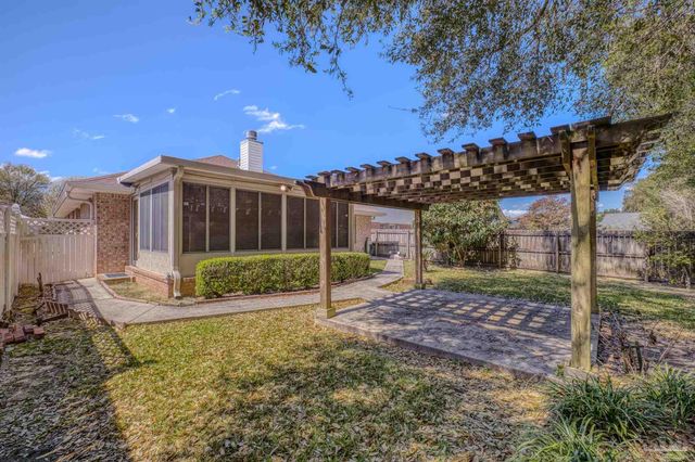 785 Ladner Dr, Pensacola, FL 32505