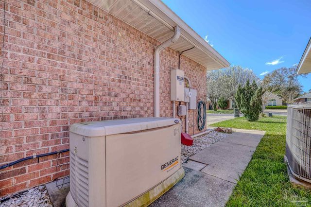 785 Ladner Dr, Pensacola, FL 32505