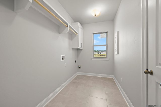 21433 Bluefin Dr, Springfield, LA 70462