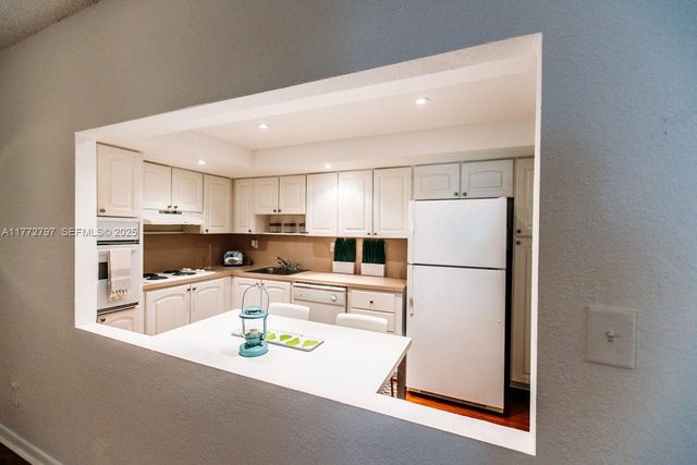 19370 Collins Avenue 326, Sunny Isles Beach, FL 33160
