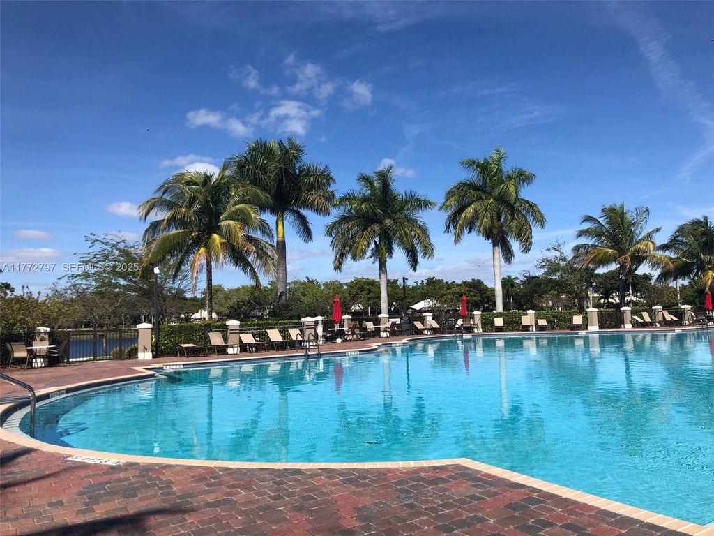 19370 Collins Avenue 326, Sunny Isles Beach, FL 33160