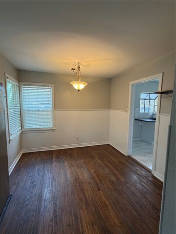 7459 Mohawk Avenue, Fort Worth, TX 76116