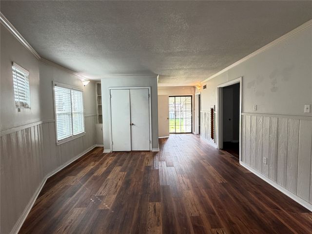 7459 Mohawk Avenue, Fort Worth, TX 76116