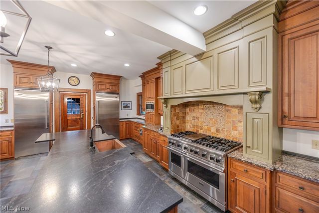 3085 Fairmount Boulevard, Cleveland Heights, OH 44118