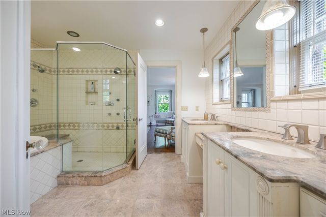 3085 Fairmount Boulevard, Cleveland Heights, OH 44118